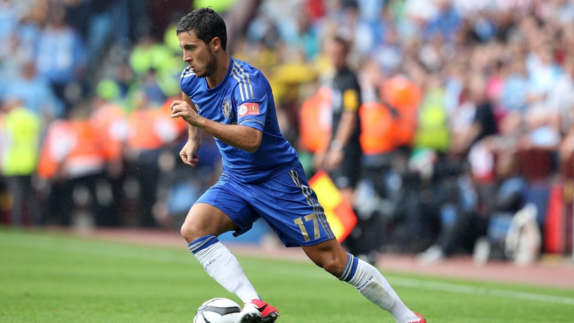 福登的助攻与得分双重威胁让对手疲于防守,福登踢什么位置